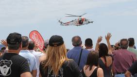 Unas 50.000 personas llenan las playas de Motril para presenciar el ‘X Festival Internacional Aéreo’