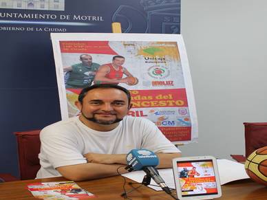 Miguel Ángel Muñoz, concejal de Deportes en rueda de prensa