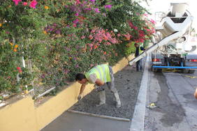 Operarios trabajando en la remodelación de la calle Manuel Peña Alta