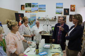 Más de 200 personas asisten a clases gratuitas de dibujo y pintura en Motril